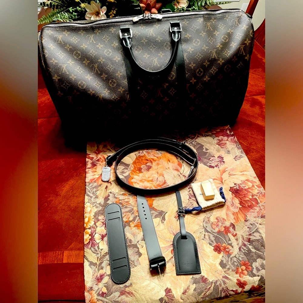 Never Used Louis Vuitton Keepall Bandouliere 55 in Monogram Macassar!